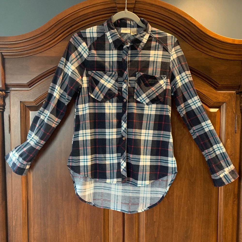 Daytrip long Sleeve Button Down Shirt  ~ Size Small